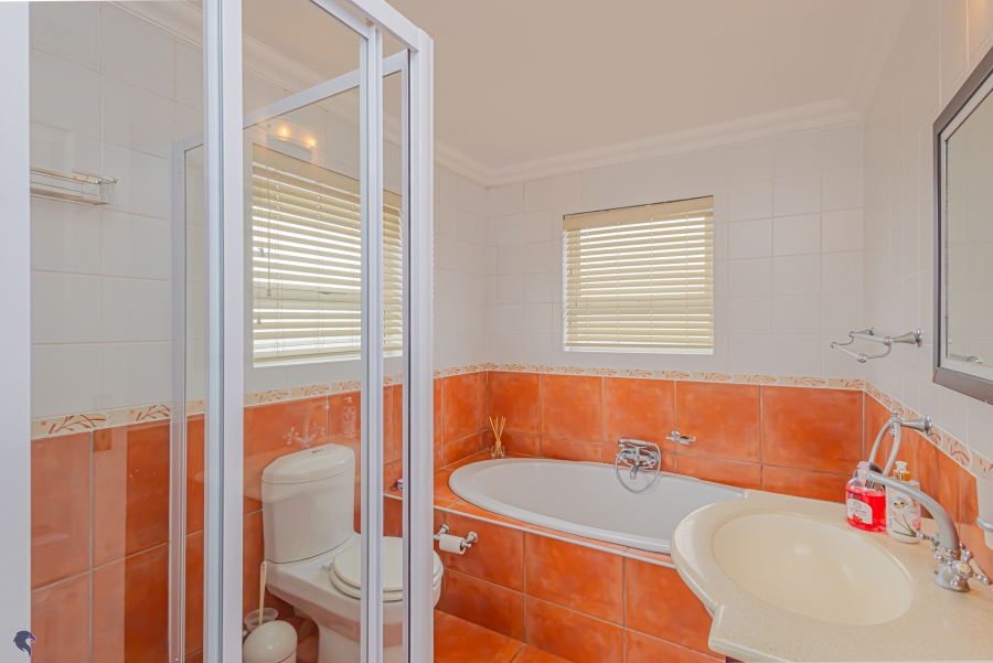 5 Bedroom Property for Sale in Waterfront Western Cape